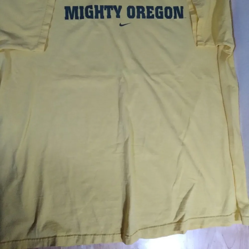 Vintage Nike Center Swoosh Mighty Oregon Ducks Logo T-Shirt Big O